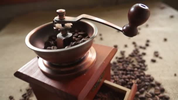 Coffee beans and an old coffee grinder. Moving the camera - Кадры, видео