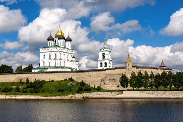 View of the Pskov Kremlin from Velikaya River in the summer - Photo, image