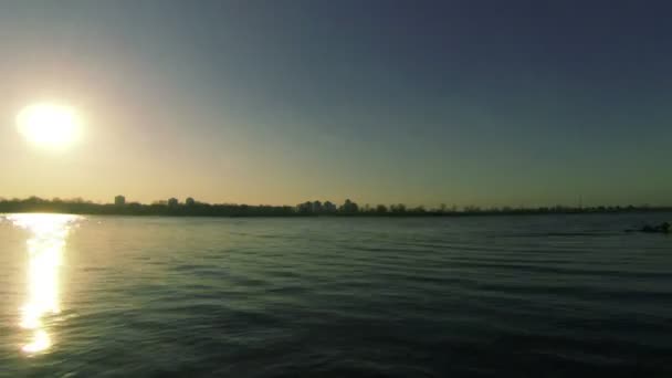 nehir y.4k üzerinden günbatımı ((3840 x 2160) zaman atlamalı  - Video, Çekim