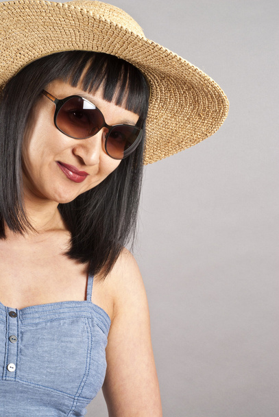 Asian Woman Wearing Sunglasses and Polka Dot Dress - Valokuva, kuva