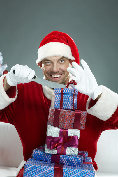 Wicked Santa desempacar regalos de Navidad
 - Foto, imagen