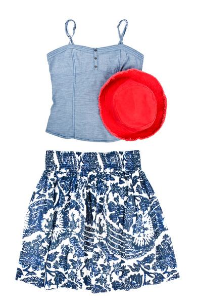 blauwe tank top, rokken en rode hoed - Foto, afbeelding