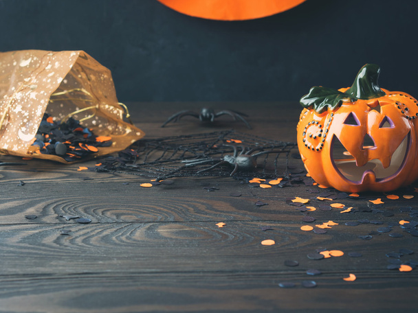 Halloween háttér sötét fából készült asztal - Fotó, kép