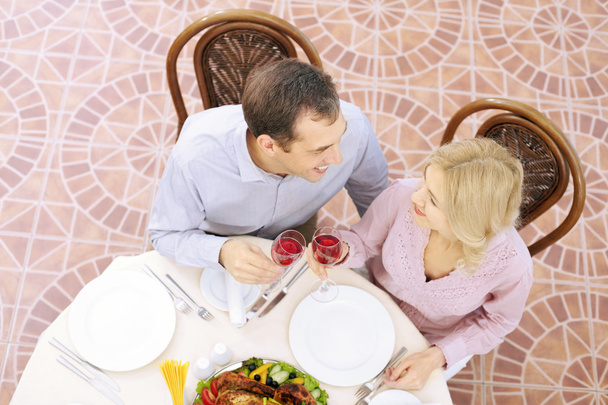Husband and wife dining in restaurant - Фото, зображення