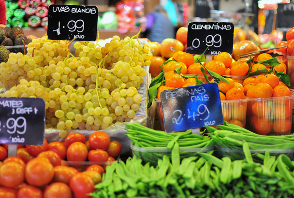 Hortalizas y frutas en el mercado de la Boquería
 - Foto, Imagen
