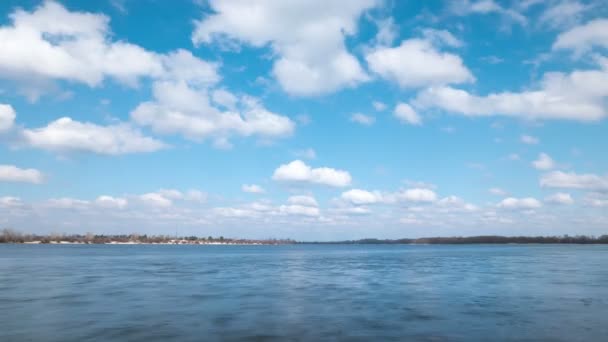 Chmury i rzeka krajobraz.4k (4986 x 2304) upływ czasu bez ptaków, Raw wyjście - Materiał filmowy, wideo
