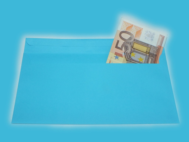 Банкнота в 50 евро в голубом конверте
 - Фото, изображение