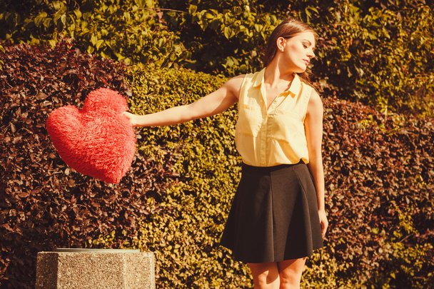 Girl throwing heart into dumpster. - Fotografie, Obrázek