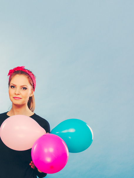 Lovely smiling girl holds colorful balloons. - Foto, afbeelding