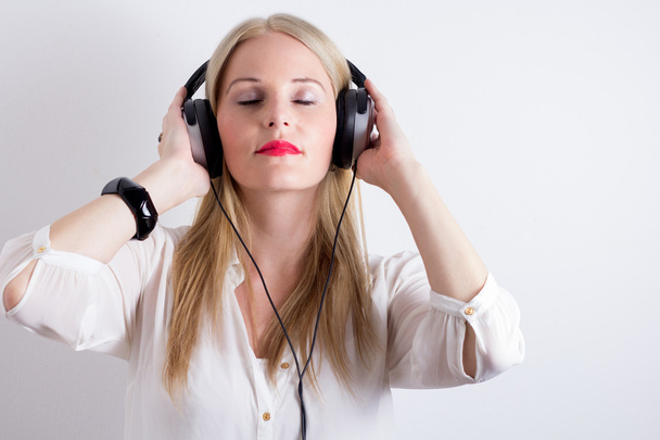 Image of Woman Listening To Music - 写真・画像
