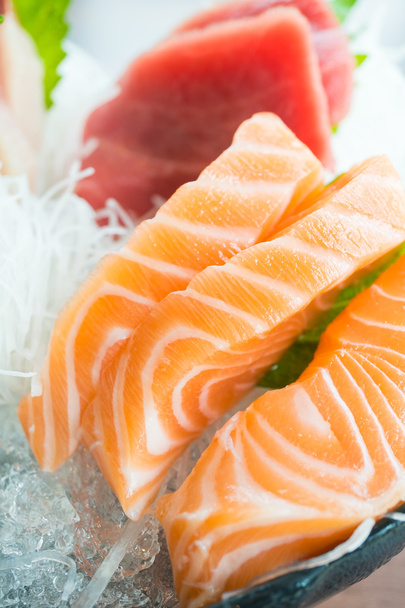 Sashimi fresco crudo con salmón
 - Foto, Imagen