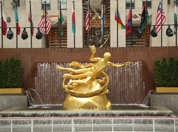 Statue of Prometheus at the Lower Plaza of Rockefeller Center in Midtown Manhattan  - Foto, Imagem