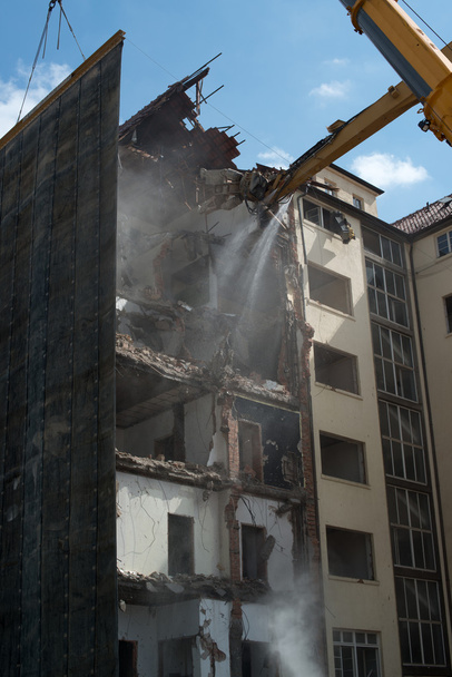 bir bina söküm yıkım Vinçler - Fotoğraf, Görsel