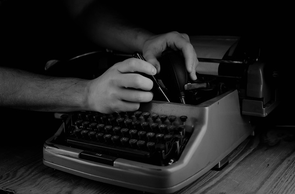 黒と白のレトロ タイプライター文字 - 写真・画像