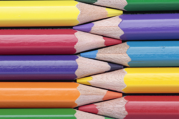colored pencils in a horizontal composition - Fotoğraf, Görsel