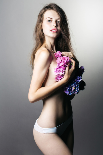 sexy girl with hydrangea flowers - Valokuva, kuva