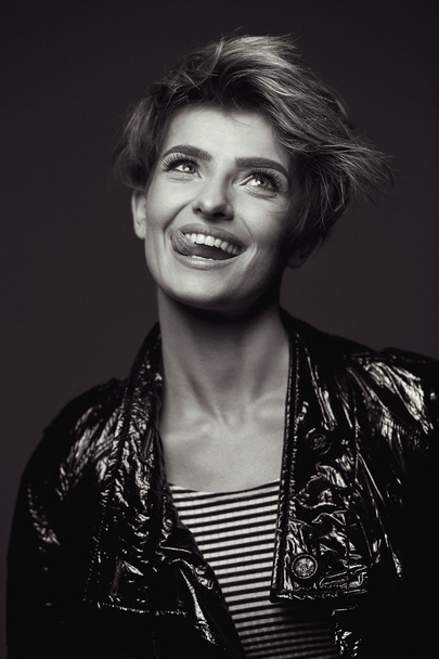Portrait of pretty smiling woman in studio - Foto, Bild