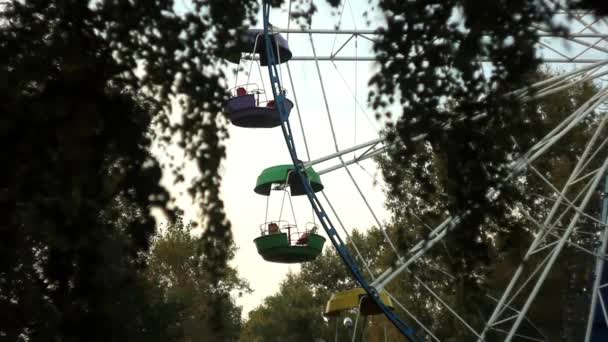 Ferris wheel in the shade - 映像、動画