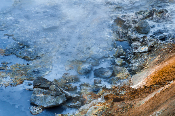 Kuuma virta geotermisellä alueella Islannissa
 - Valokuva, kuva