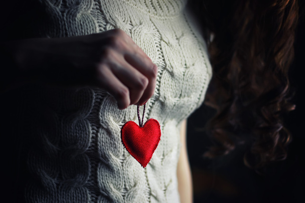 Mains cœur féminin sein
 - Photo, image