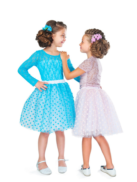 két kislány hasonló díszes ruhák - Fotó, kép