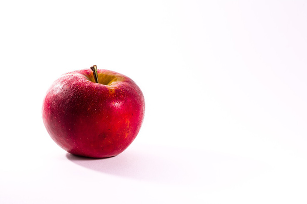 Bright Red Juicy Apple Fruit Fresh Diet Food Isolated White Back - 写真・画像