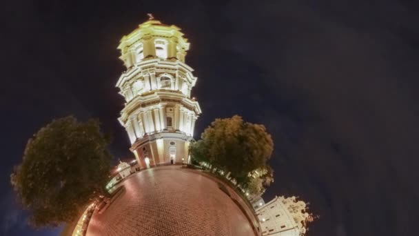 Little Tiny Planet 360 Derece Kiev-Pechersk Lavra Gece Aydınlatılmış Çan-Tower Dormition Katedralmeydanı Kaldırım Fayans Tur Ukrayna Cityscape için - Video, Çekim