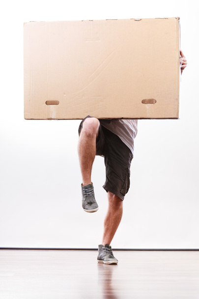 Delivery man holding a paper box. - Φωτογραφία, εικόνα