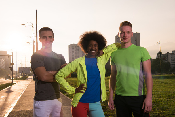 portrait multiethnic group of people on the jogging - Foto, Bild