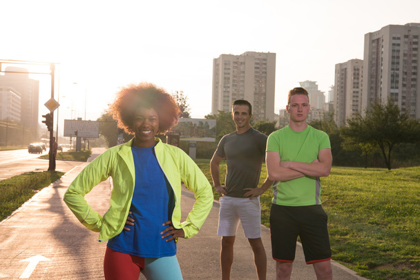 multiethnic group of people on the jogging - Foto, Bild