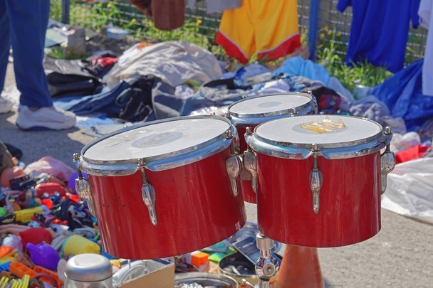 Барабаны на рынке
 - Фото, изображение