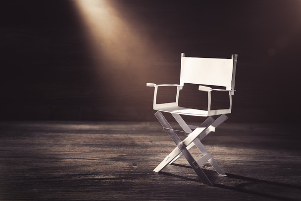 καρέκλα σκηνοθέτη σε φόντο - Φωτογραφία, εικόνα