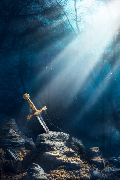 меч в каменном Экскалибуре
 - Фото, изображение