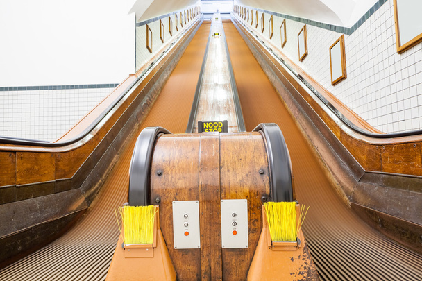 деревянный эскалатор
 - Фото, изображение