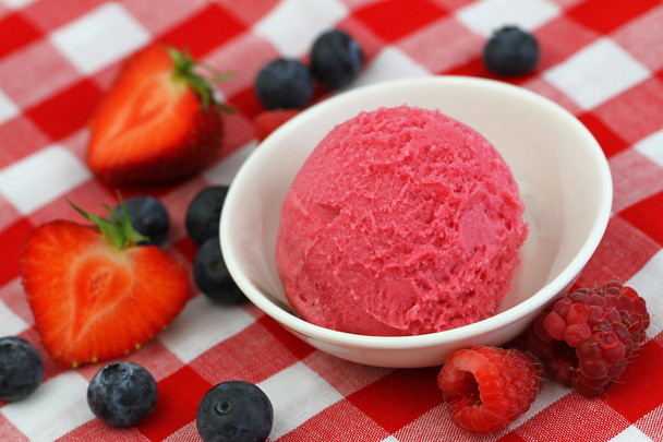 Strawberry and forest fruit sorbet - Photo, Image