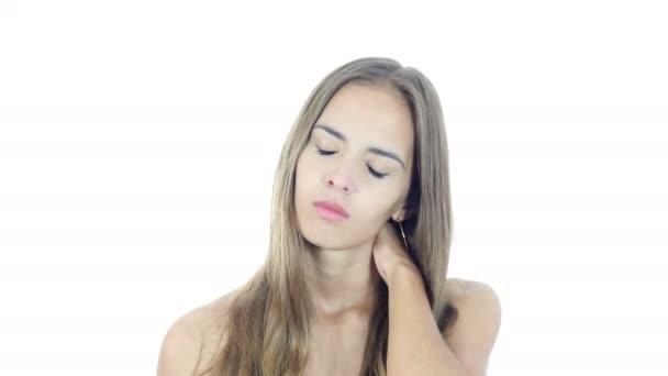 Dor no pescoço, mulher sofrendo de dor no pescoço, fundo branco
 - Filmagem, Vídeo
