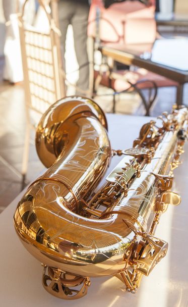 Золотой гравированный саксофон
 - Фото, изображение