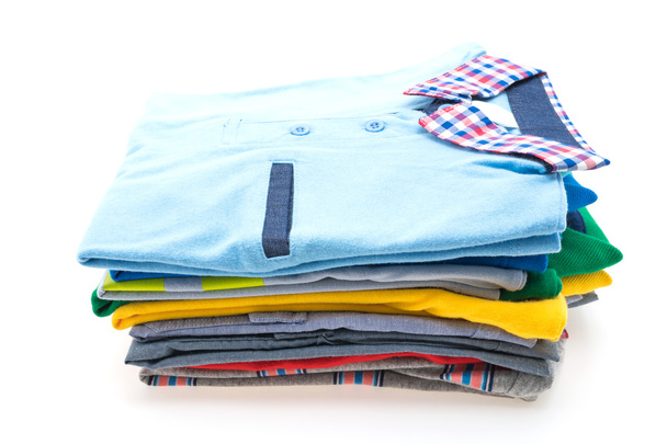 T gömlek ve polo gömlekleri yığını  - Fotoğraf, Görsel