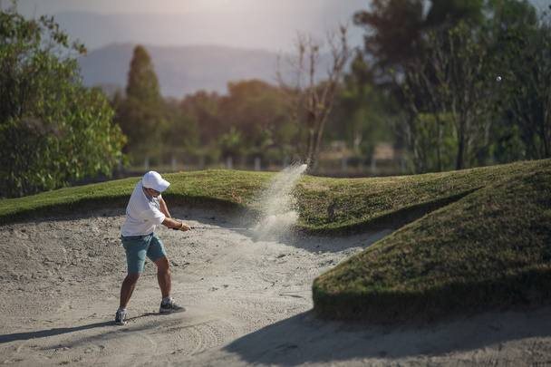 Golfçüler kum topa vur. Hız ve Strength.vintage col - Fotoğraf, Görsel