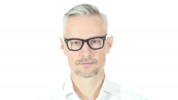 Крупним планом чоловік в окулярах, портрет на білому тлі
 - Кадри, відео