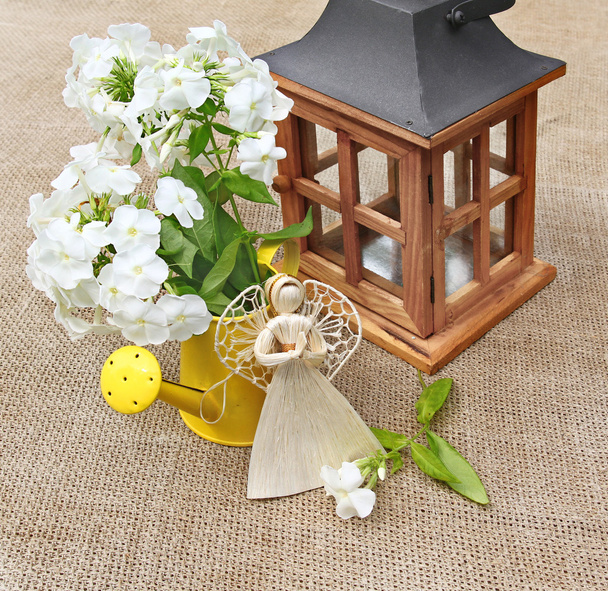 romântico bouquet de phloxes brancos e uma decoração artesanal ang - Foto, Imagem