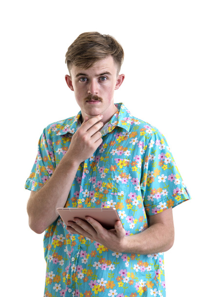 Young man in Hawaii dress with tablet computer - Valokuva, kuva