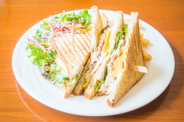 Sandwich-Ei mit Huhn - Foto, Bild