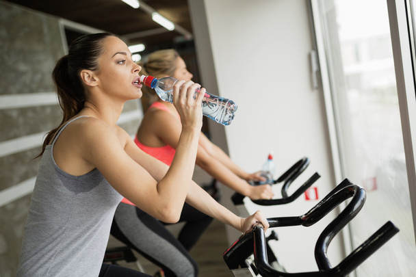 Sporty woman hydrating during workout - Фото, зображення