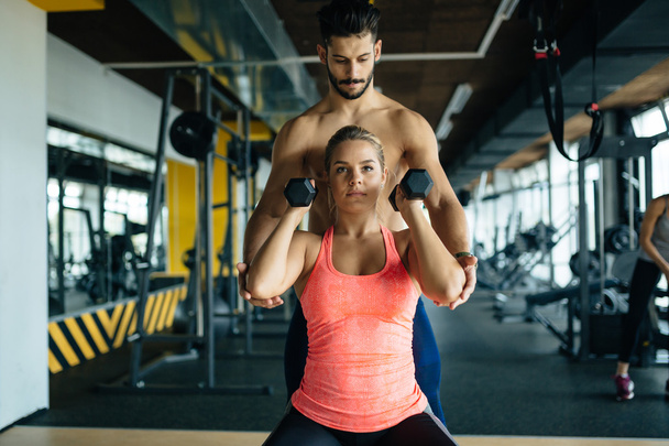 Personal trainer helping woman - Foto, Imagen