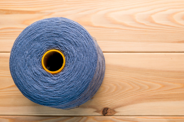 gran madeja de hilo de lana para tejer una vista superior
 - Foto, Imagen