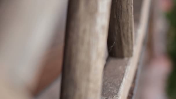 Régi, fából készült dekoratív kerék. Közeli kép:. - Felvétel, videó