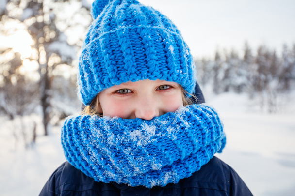 Little girl outdoors on winter - Zdjęcie, obraz