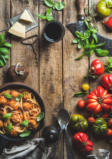 Italian pasta spaghetti  - Фото, зображення