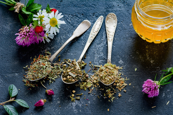  Dry tea leaf and honey - Foto, Imagem